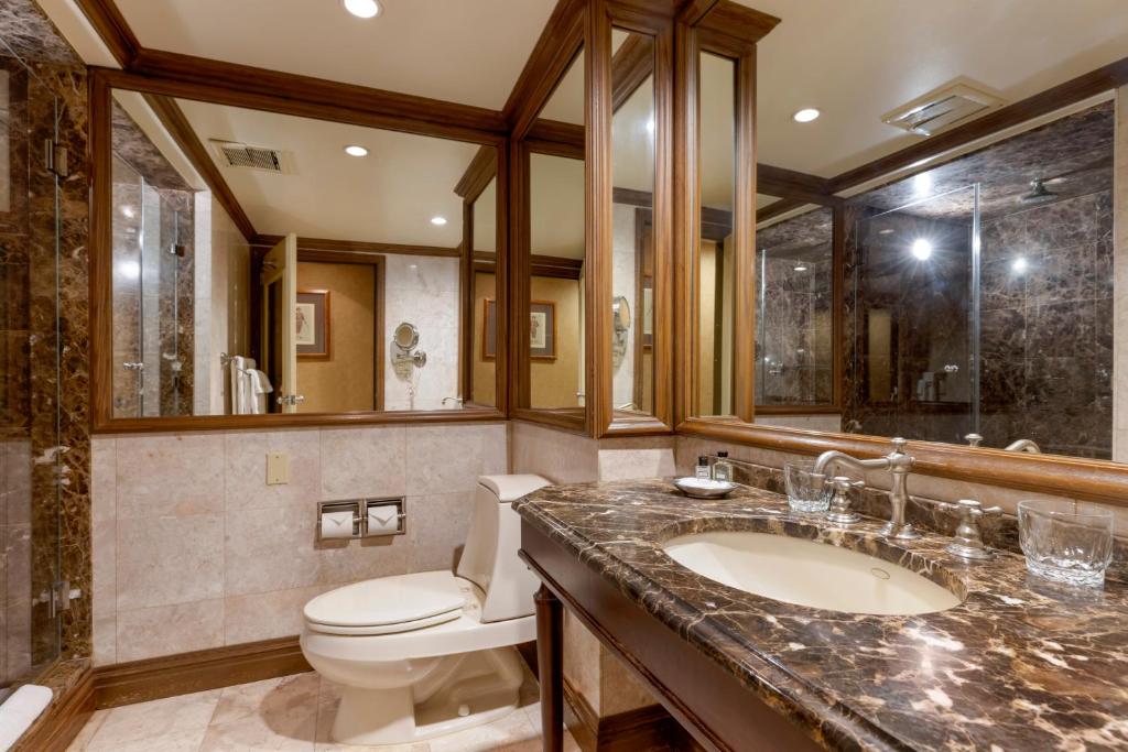 The Blakely by LuxUrban - Room With Two Double Beds, Mobility Access And Bathtub With Grab Bars, Non-Smoking