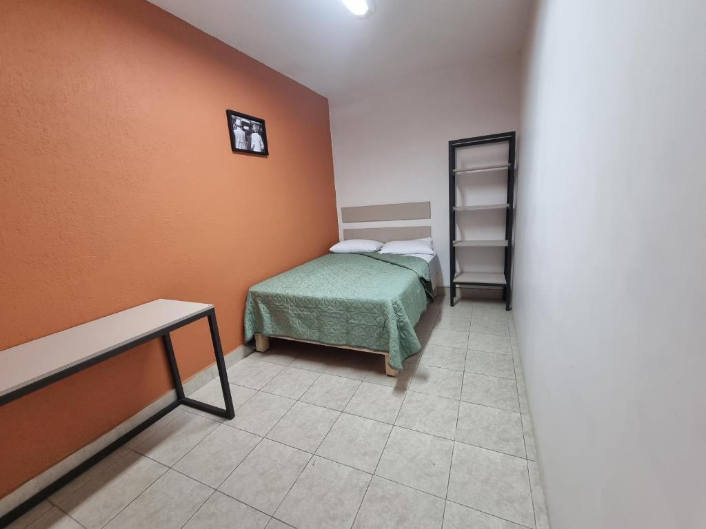 Postel nebo postele na pokoji v ubytování Residencia Ximatario