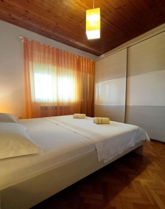 Postel nebo postele na pokoji v ubytování Apartman Toni, Gata