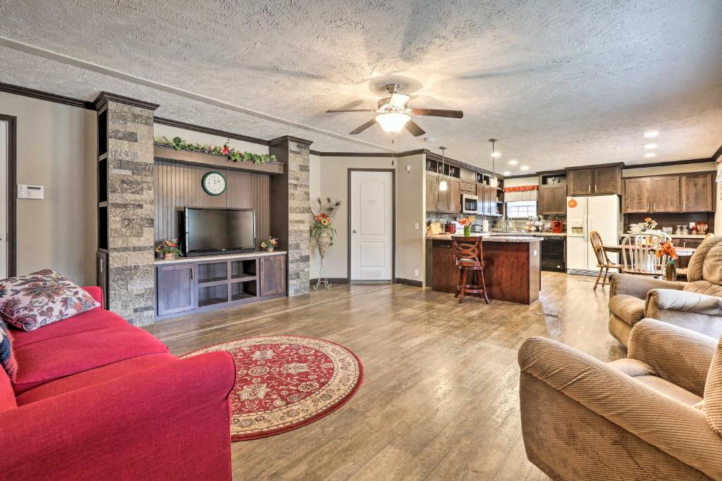 Lovely Sadieville Retreat with Deck and Grill!, Corinth (updated prices 2024)