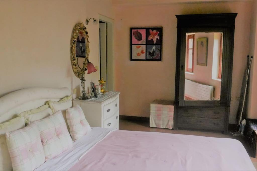 Posteľ alebo postele v izbe v ubytovaní Wonderful 4 Bedroom Villa & separate guest house Villa Thalia