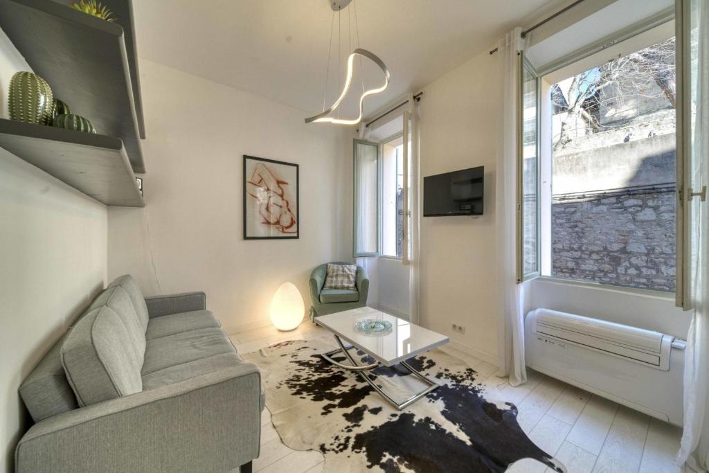 Televízia a/alebo spoločenská miestnosť v ubytovaní REF 1490 - Cannes Le Suquet - Apartment for rent