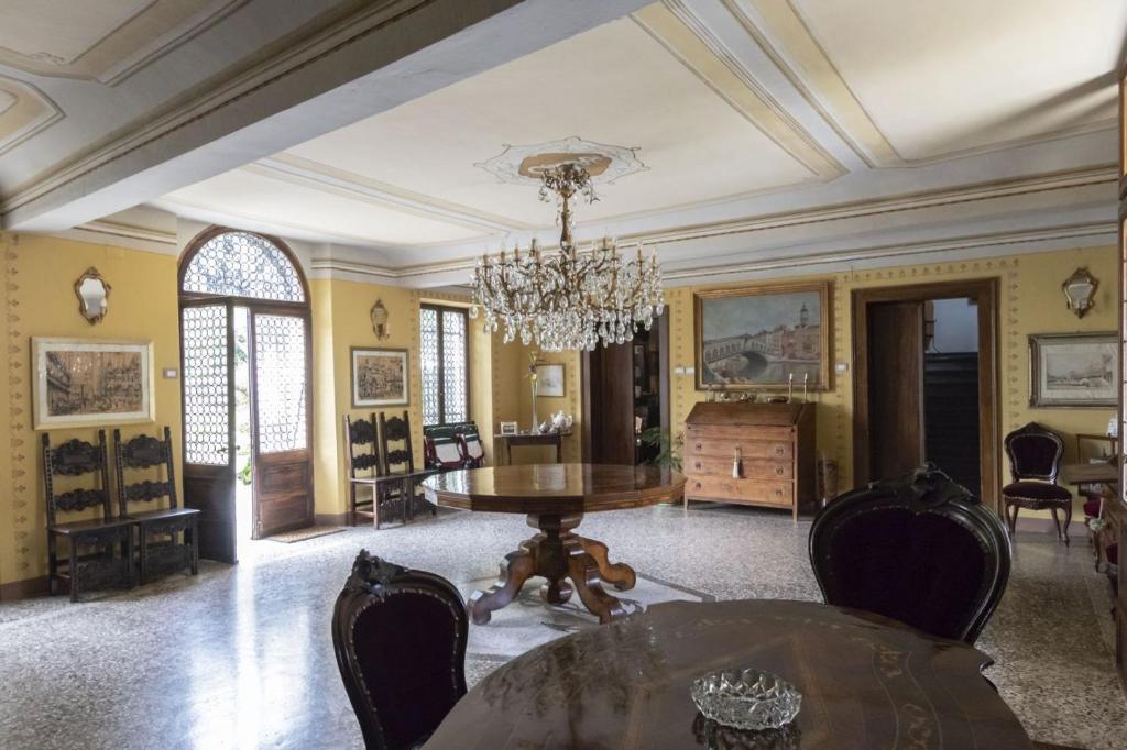 Posedenie v ubytovaní Casa Ariis