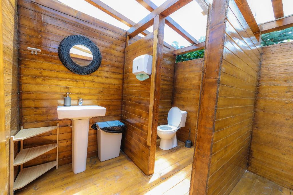 Koupelna v ubytování Valea Doftanei Glamping
