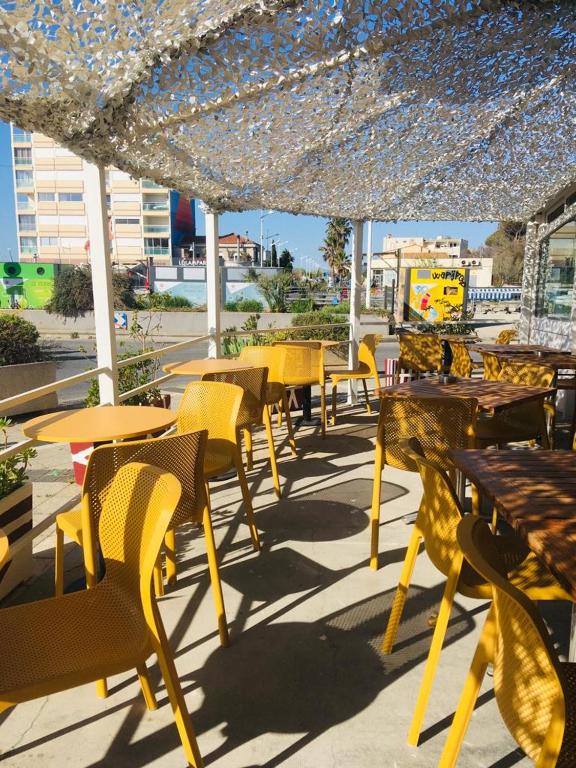 Restoran või mõni muu söögikoht majutusasutuses Hôtel Clair de Lune