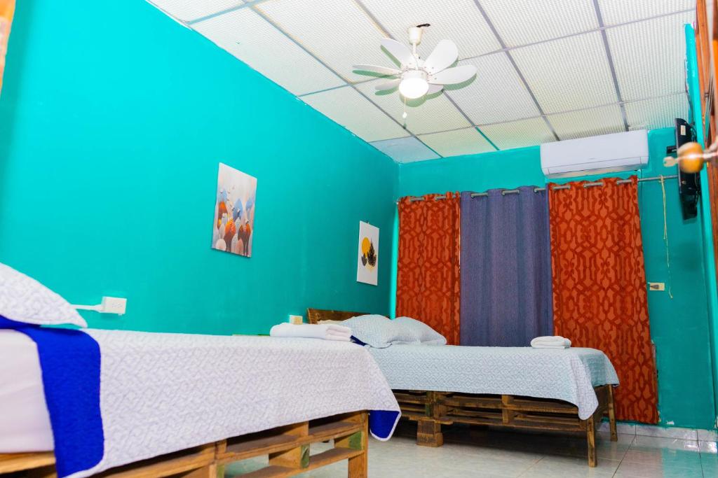 A bed or beds in a room at Hostal Familiar Argeñal