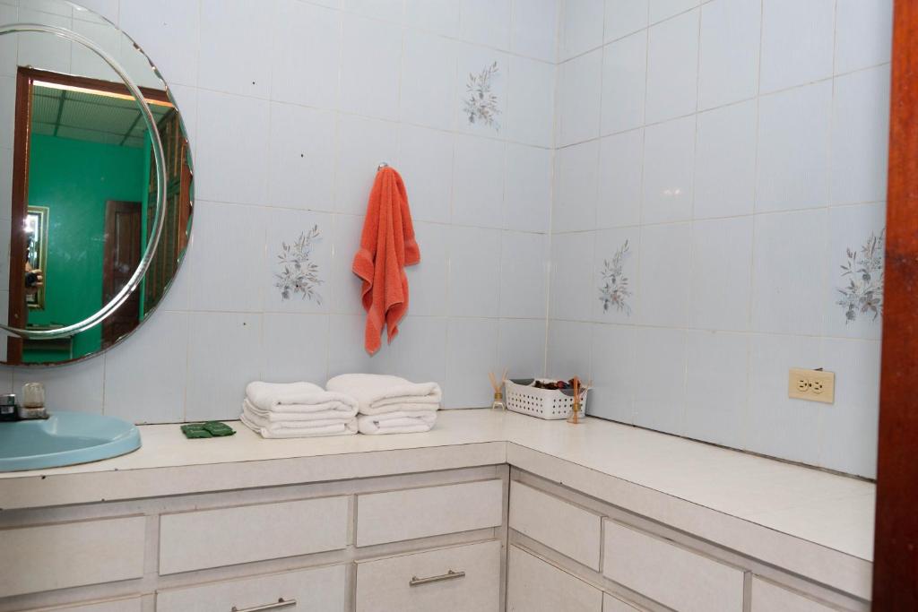 A bathroom at Hostal Familiar Argeñal