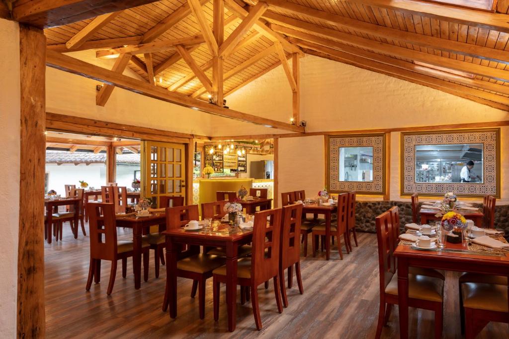 Restaurace v ubytování Luna Volcán, Adventure SPA - formerly Luna Runtún