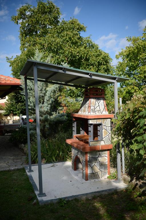 Vonkajšia záhrada v ubytovaní ZeusPlace Valentina's house Elatochori
