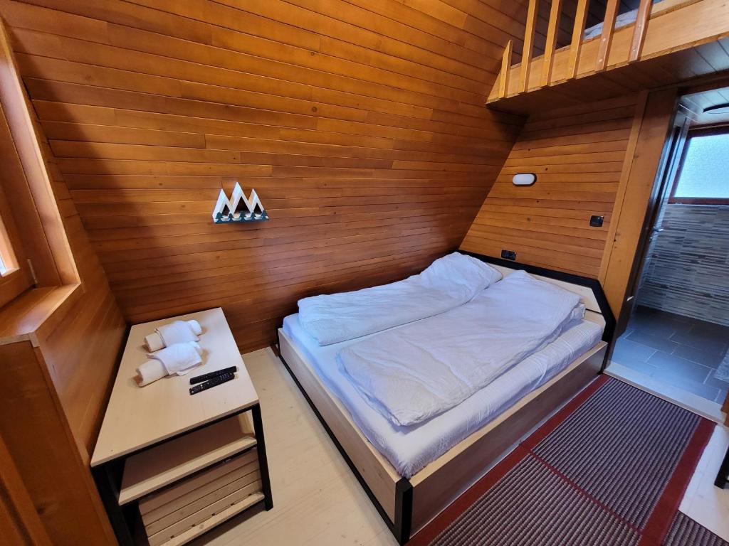 Postel nebo postele na pokoji v ubytování Koliba Umoljani