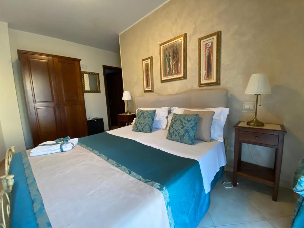 B&B MareAgrò客房内的一张或多张床位