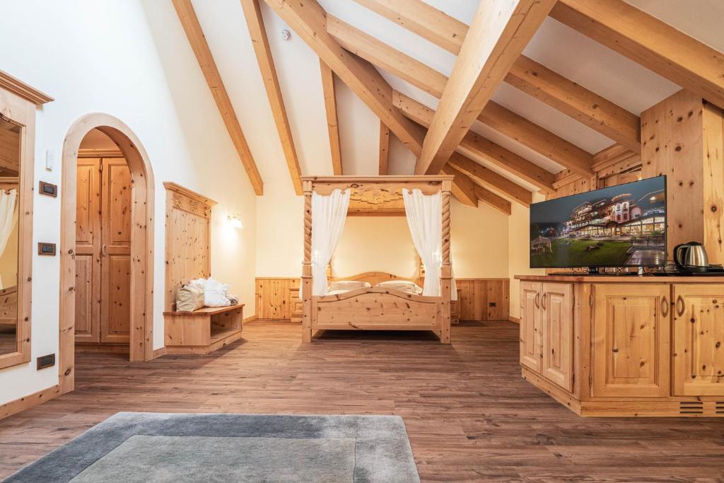 Postel nebo postele na pokoji v ubytování Renè Dolomites Boutique Hotel