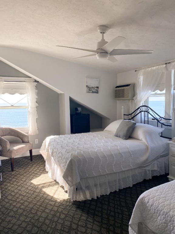 By The Sea Guests Bed & Breakfast and Suites - Queen Room With One Queen And Twin Bed - 308