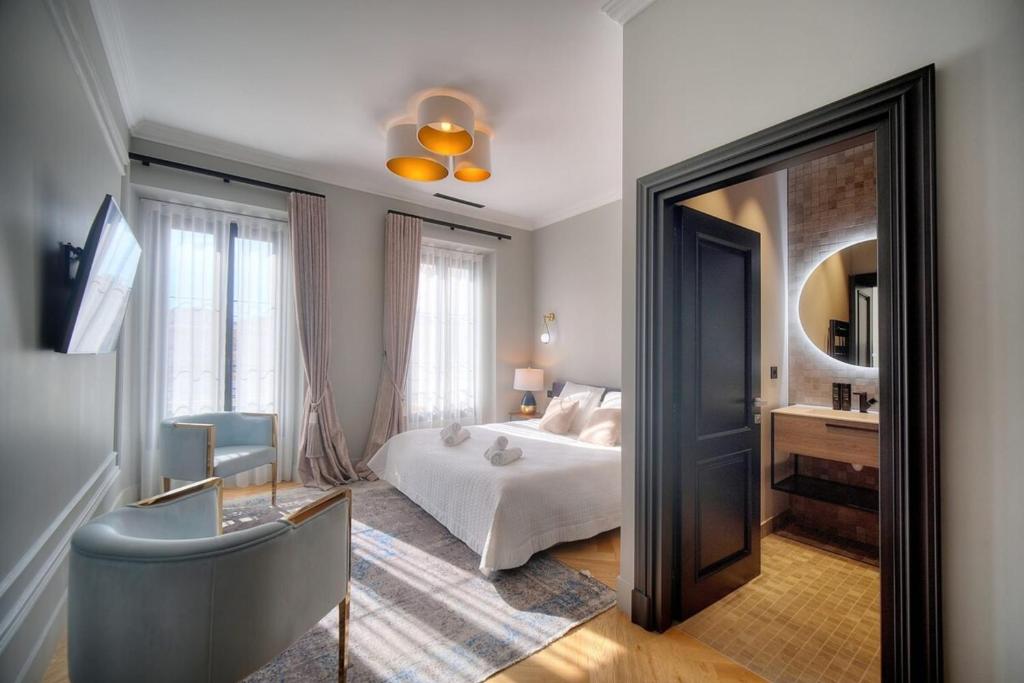 Posteľ alebo postele v izbe v ubytovaní REF 1393 - Cannes Center - Apartment for rent
