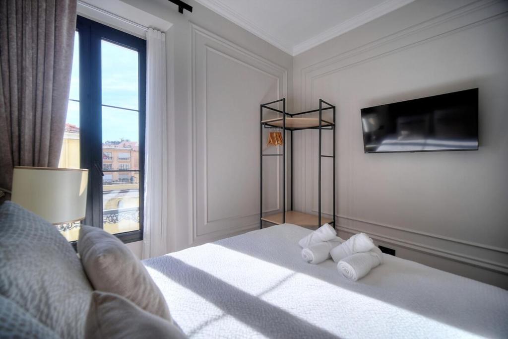 Posteľ alebo postele v izbe v ubytovaní REF 1393 - Cannes Center - Apartment for rent