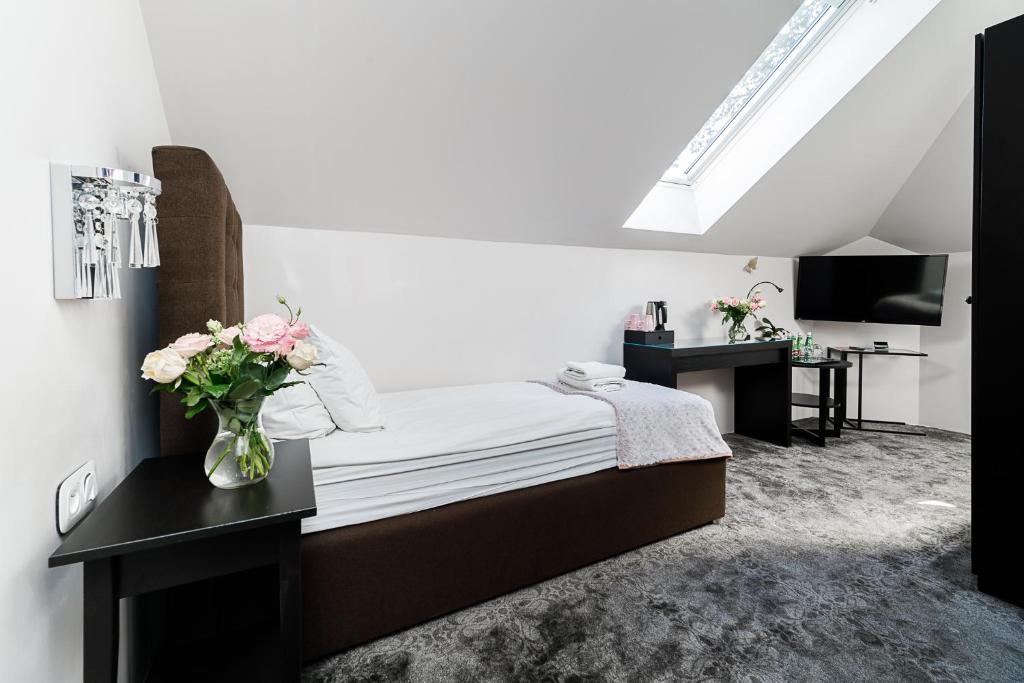 PALAC DABROWKA - Deluxe Tweepersoonskamer Met 2 Aparte Bedden