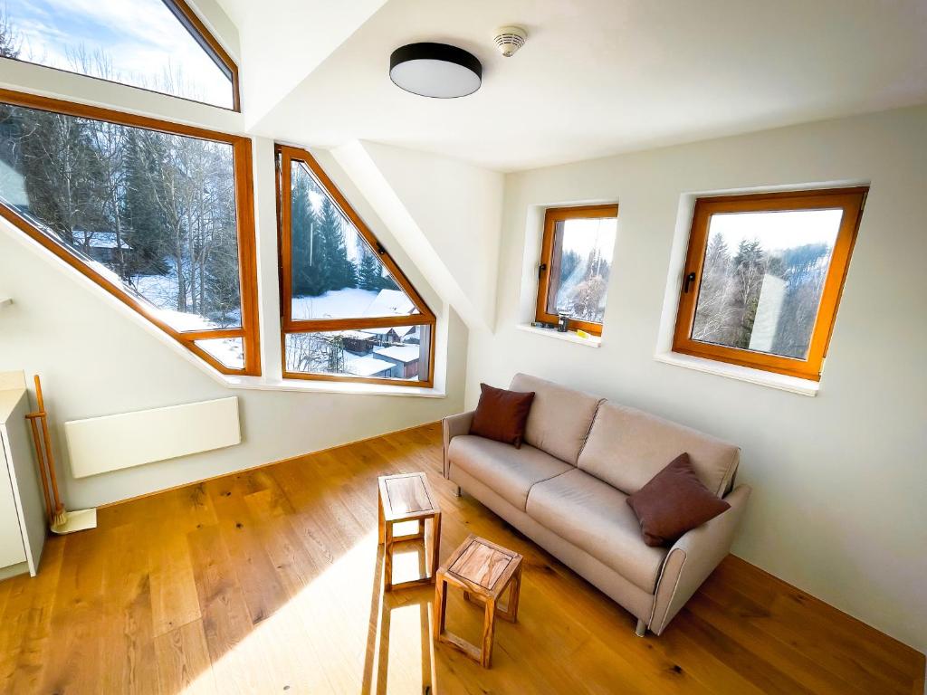 Część wypoczynkowa w obiekcie Apartman Bratrouchov