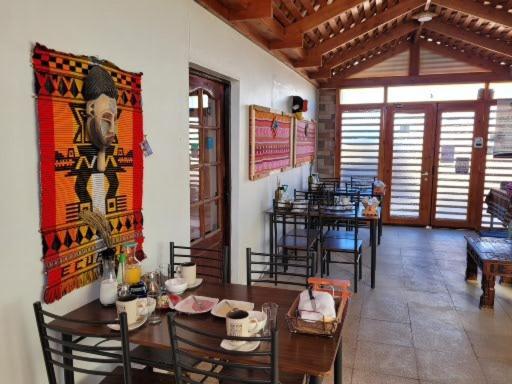 Um restaurante ou outro lugar para comer em Lalck Cketi Hospedaje y Turismo