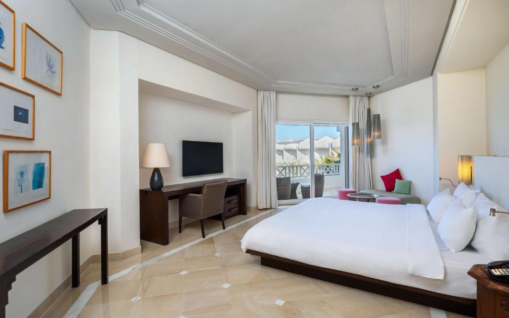 Posteľ alebo postele v izbe v ubytovaní Radisson Blu Palace Resort & Thalasso, Djerba