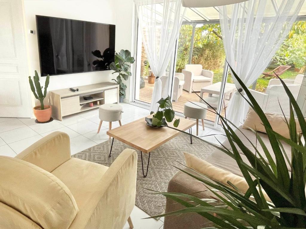 Location maison Jardin Gîte Angers Les Ponts de Cé - Housity