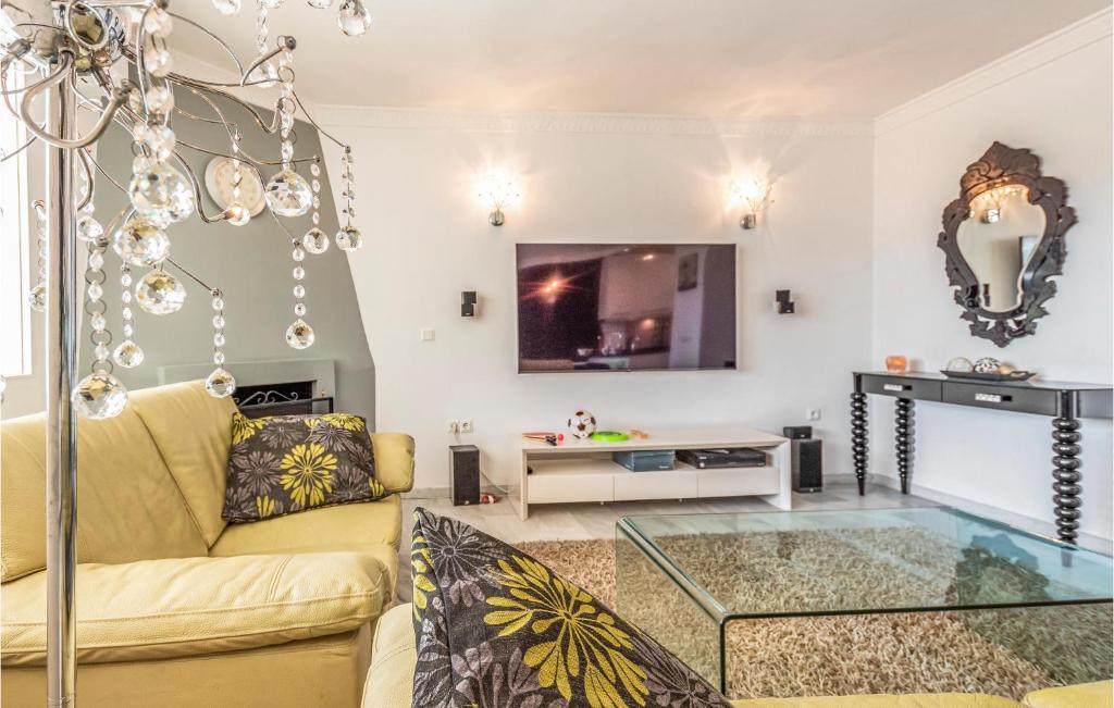 A television and/or entertainment centre at Gorgeous Apartment In Calahonda