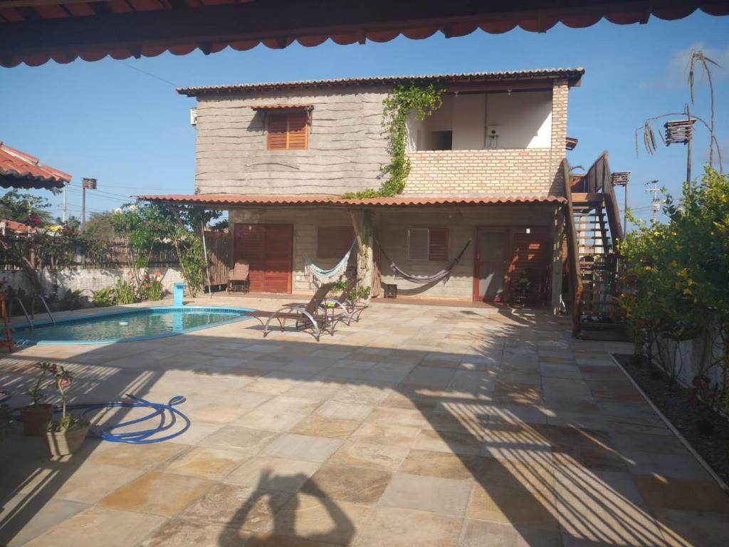 a house with a swimming pool in front of it at Casa Bete e Farouk in São Miguel do Gostoso