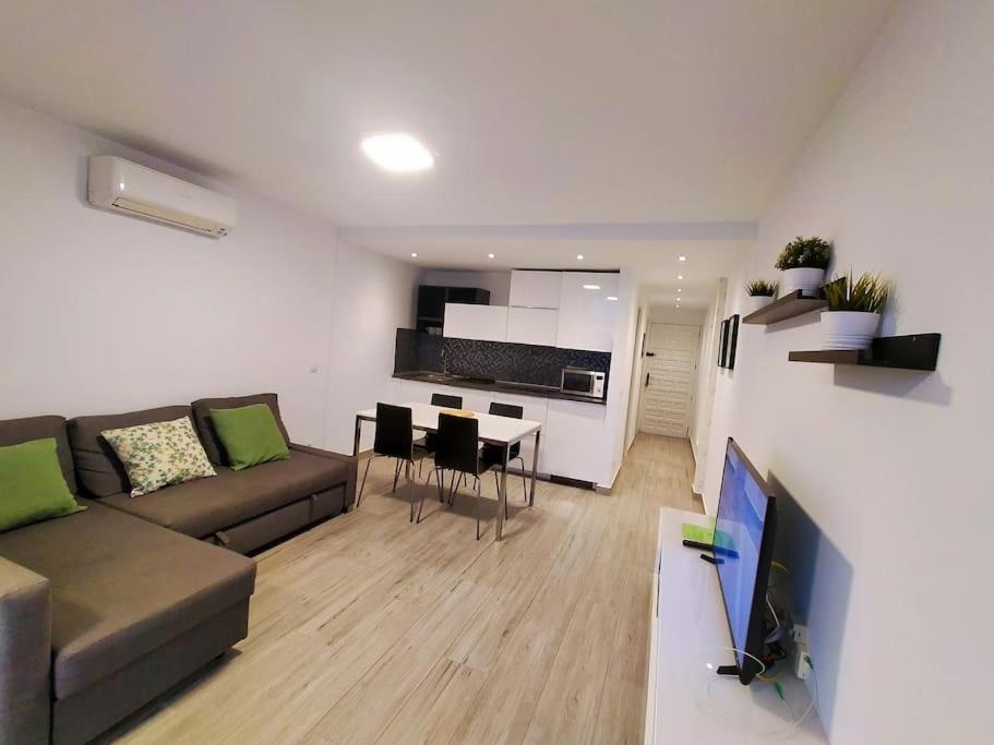 TV a/nebo společenská místnost v ubytování Molinos holidays playa del inglés