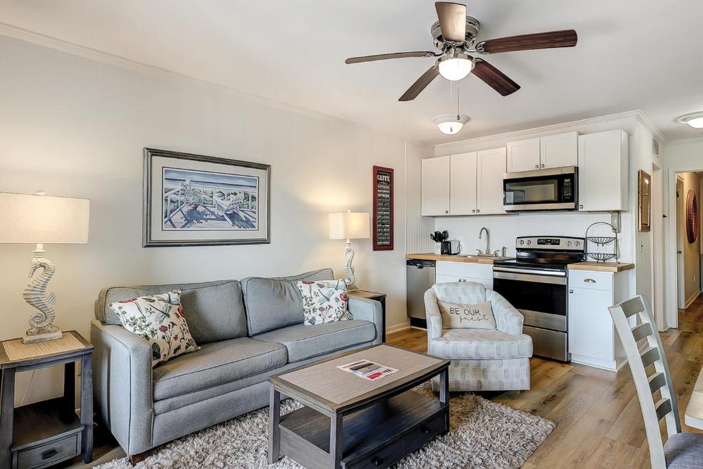 a living room with a couch and a kitchen at HH Beach & Tennis 240C in Hilton Head Island