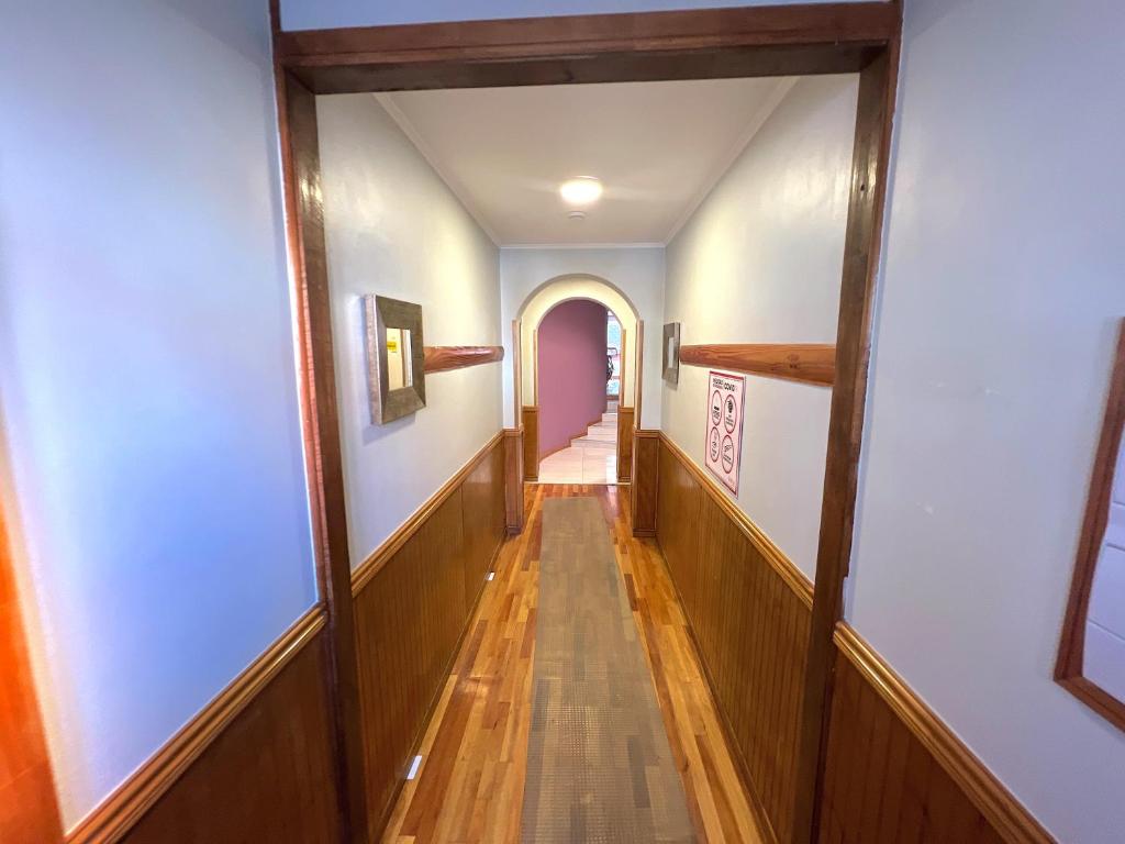 Fotografie z fotogalerie ubytování Incredible Downtown Duplex with Interior Backyard v destinaci Punta Arenas