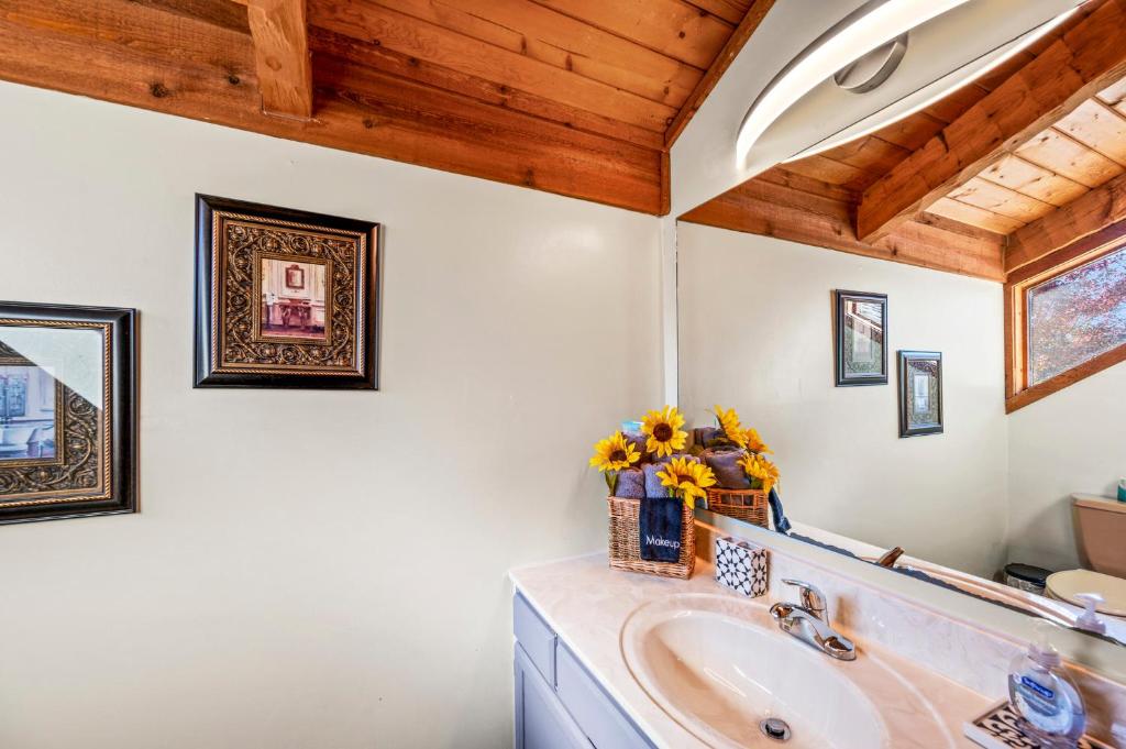 Grundriss der Unterkunft Barenberg Cabin - Secluded Unobstructed Panoramic Smoky Mountains View with Two Master Suites, Loft Game Room, and Hot Tub