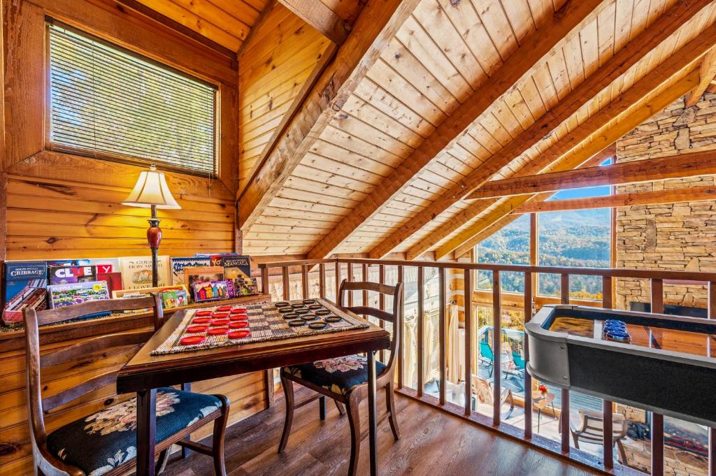 Grundriss der Unterkunft Barenberg Cabin - Secluded Unobstructed Panoramic Smoky Mountains View with Two Master Suites, Loft Game Room, and Hot Tub