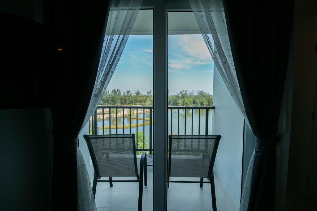 Mantra Beach Condominium Suite - Mae Phim - Studio With Balcony
