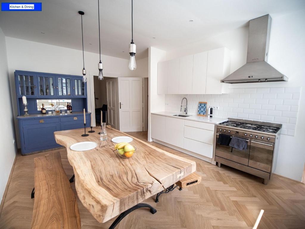 Kuchyň nebo kuchyňský kout v ubytování Luxury Stylish 2-Bedroom Apartment in Prague 6