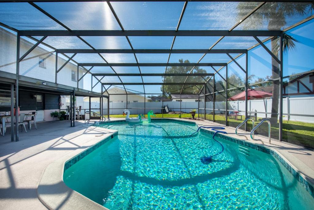 Orlando 4 Bedroom House with Pool close to Disney World Magical