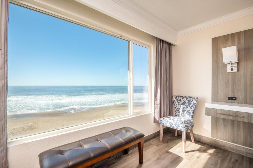 Sailor Jack Oceanfront Motel - 海景特大号床间，高层