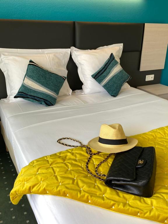 Hôtel Jardin Croisette - Resim 14