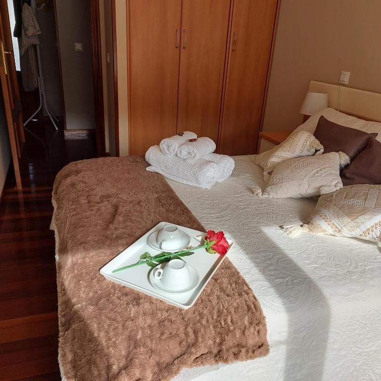 Łóżko lub łóżka w pokoju w obiekcie Bonito piso con garaje y piscina a 8 'centro