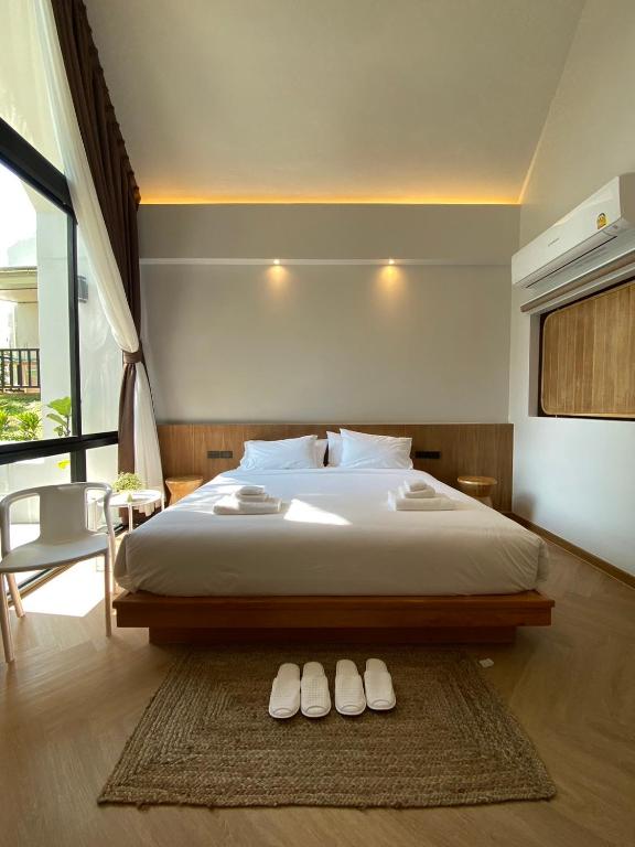 Postel nebo postele na pokoji v ubytování River Kwai Kiri Resort