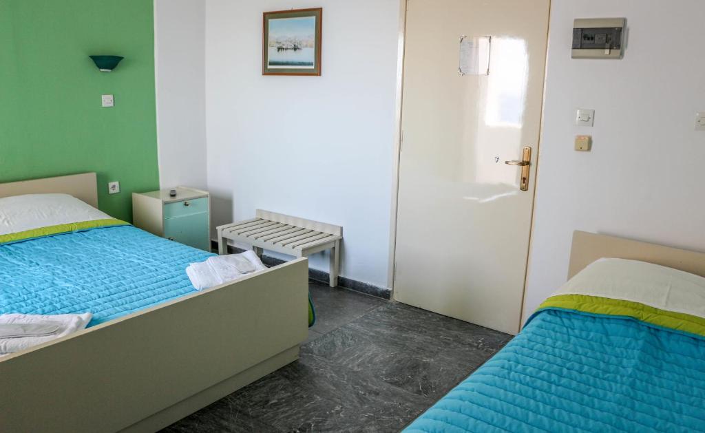 Postel nebo postele na pokoji v ubytování Mirtos Hotel