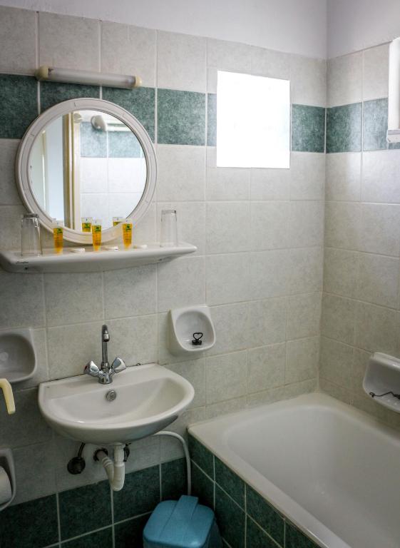 Koupelna v ubytování Mirtos Hotel