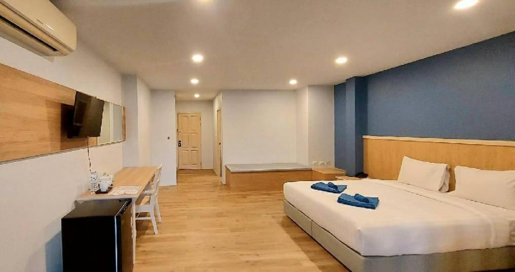 Postel nebo postele na pokoji v ubytování Karon Living Room - SHA Plus