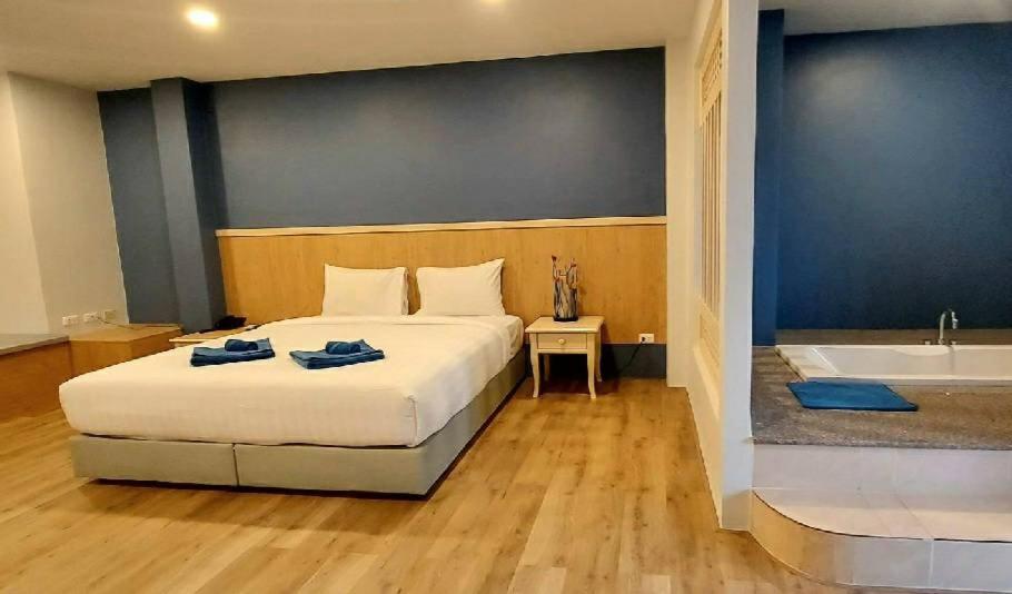 Postel nebo postele na pokoji v ubytování Karon Living Room - SHA Plus