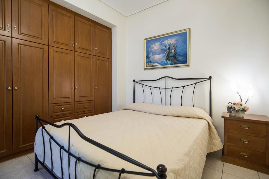 Posteľ alebo postele v izbe v ubytovaní Beachfront villa in Galaxidi