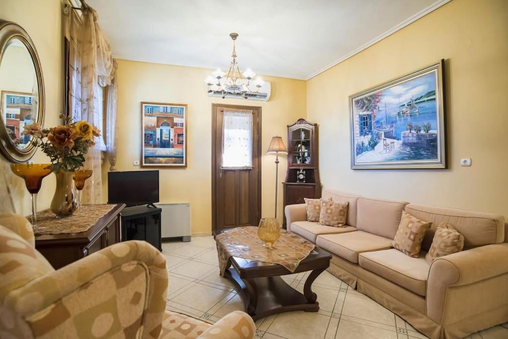 Posedenie v ubytovaní Beachfront villa in Galaxidi