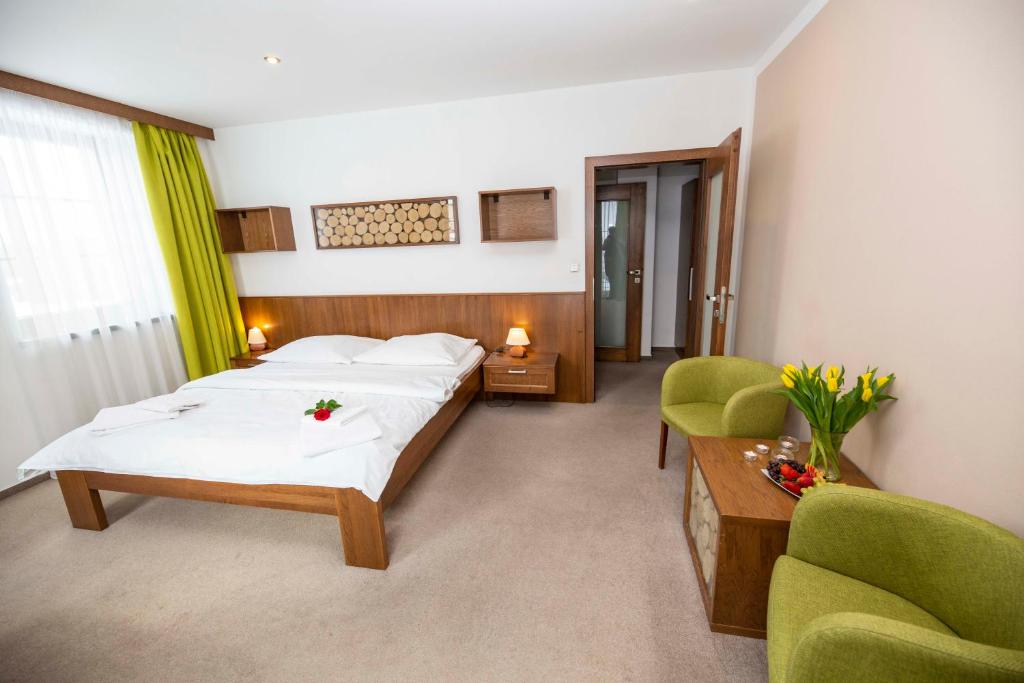 Postel nebo postele na pokoji v ubytování Wellness Hotel Kempa