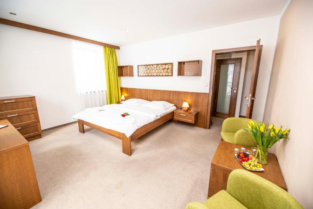 Postel nebo postele na pokoji v ubytování Wellness Hotel Kempa