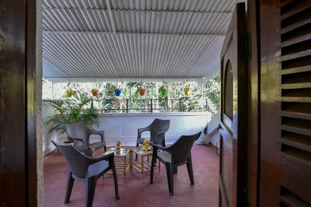 Balkón nebo terasa v ubytování GR Stays WHITE HOUSE 4bhk Private Pool Villa in Calangute