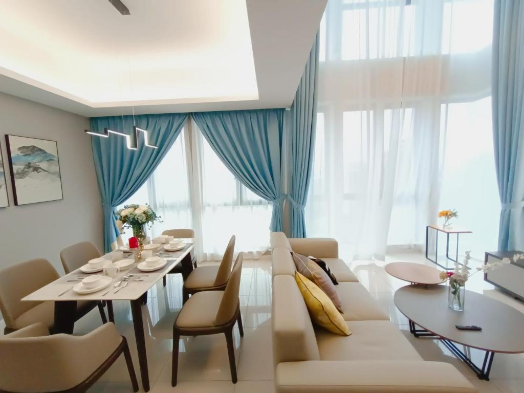 Posezení v ubytování Medini LUXURY Suite, 3min to Legoland,3BR Netflix