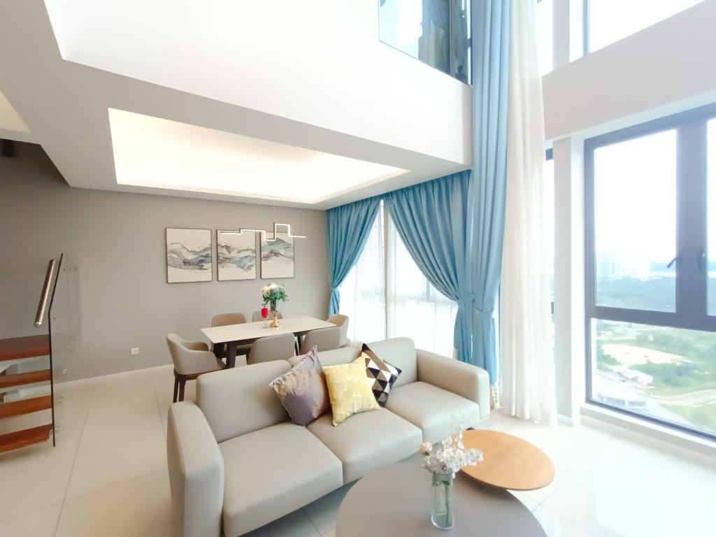 Posezení v ubytování Medini LUXURY Suite, 3min to Legoland,3BR Netflix
