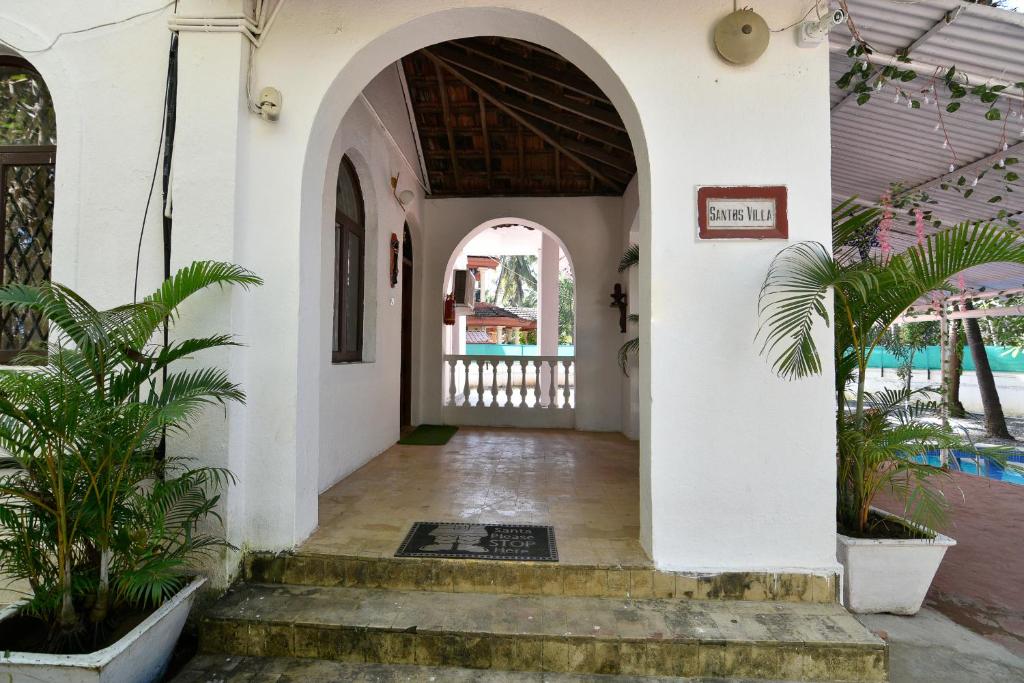 Exteriér nebo vchod ubytování GR Stays WHITE HOUSE 4bhk Private Pool Villa in Calangute